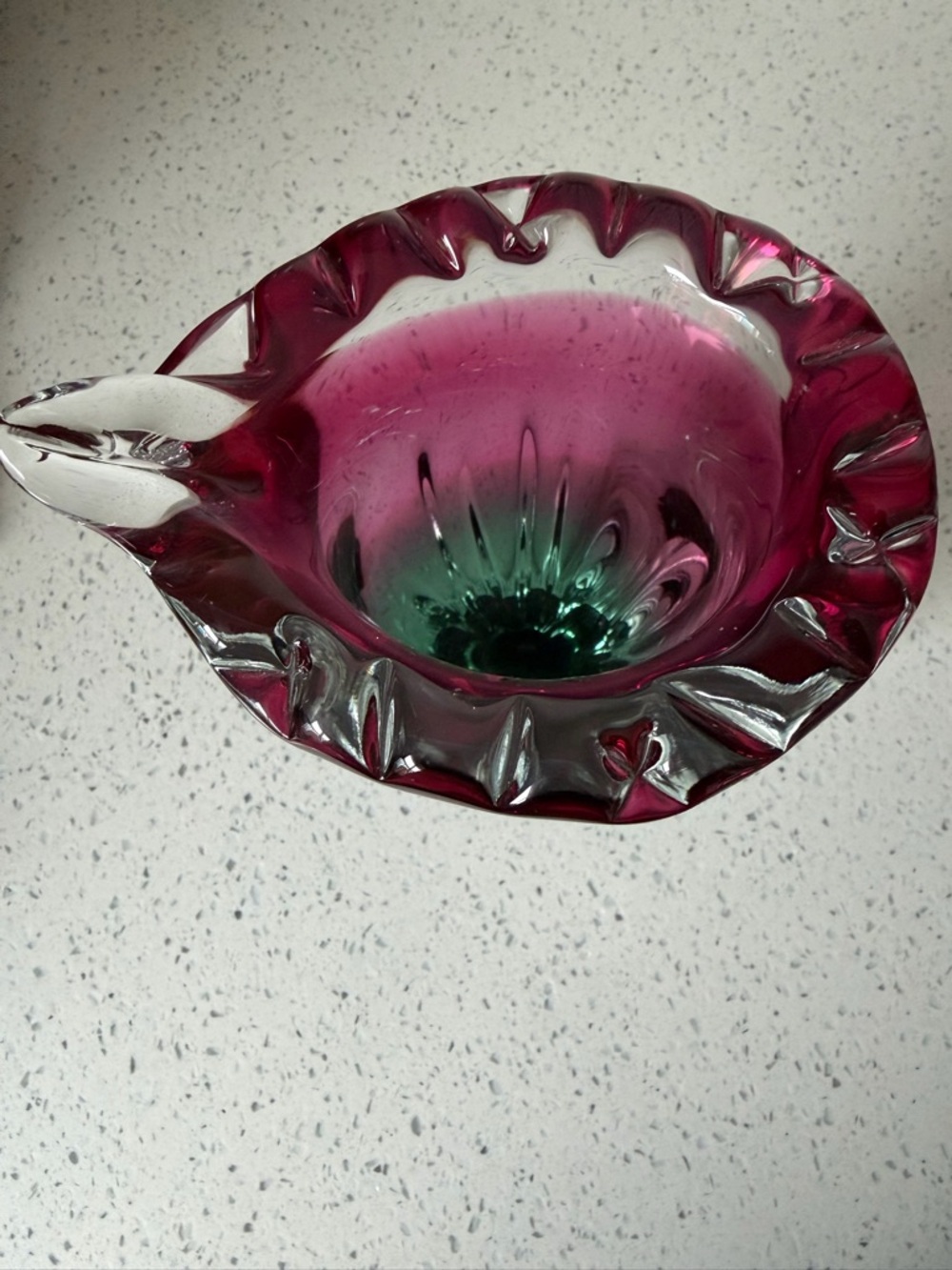 vintage Czechoslovakian art glass vase Fuchsia and Emerald - Picture 4 of 5